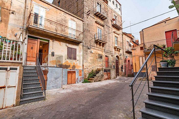 Casa quadrilocale in vendita in Via Longo, Enna