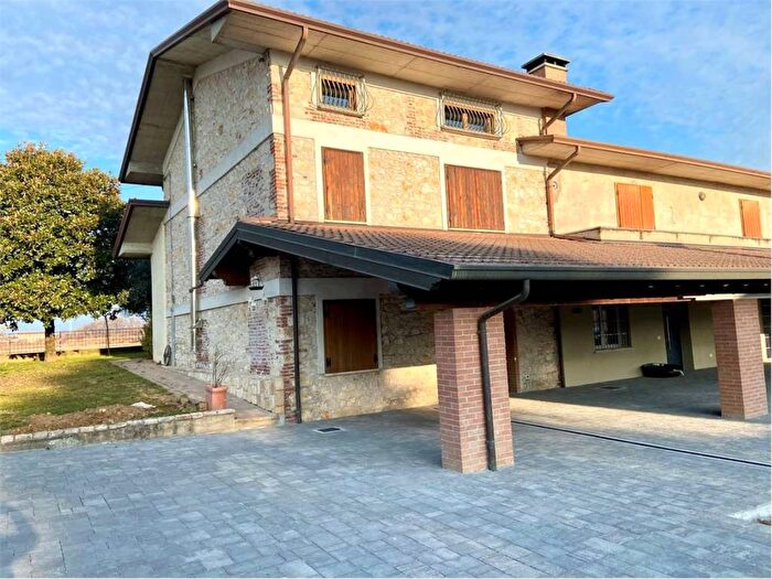 Casa con 6 locali in affitto in via Barco, Caldogno Rettorgole Cresole, Caldogno