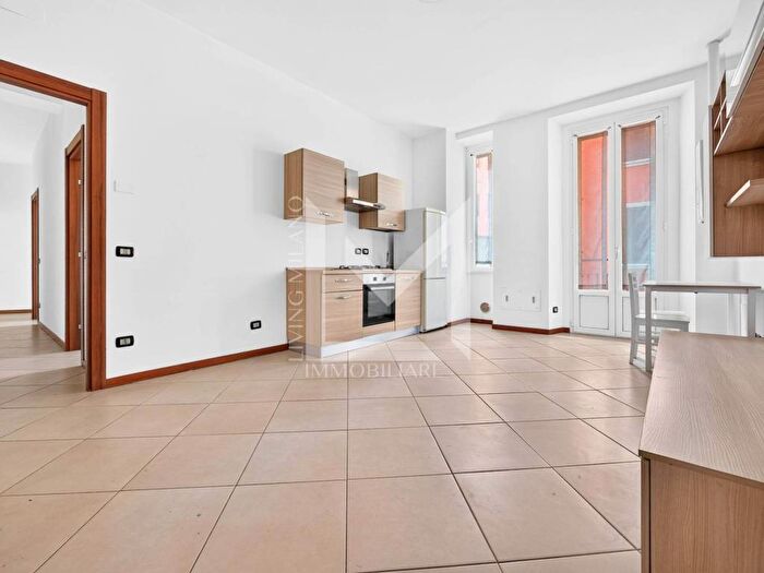 Appartamento trilocale in affitto in Via San Gregorio, Repubblica, Milano