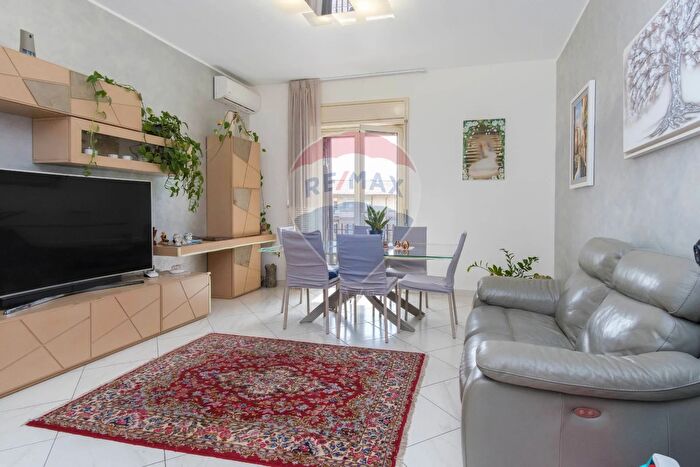 Appartamento con 5 locali in vendita in Via Alessandro Manzoni, Gravina Di Catania