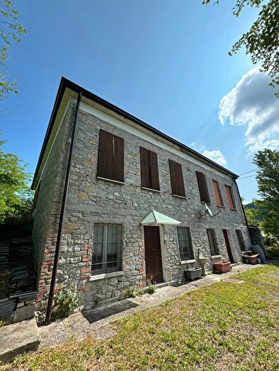 Casa con 8 locali in vendita in Terenzo