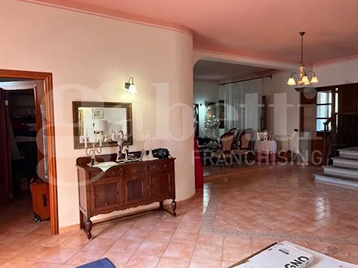 Casa con 8 locali in vendita in Via Umberto I, San Vero Milis