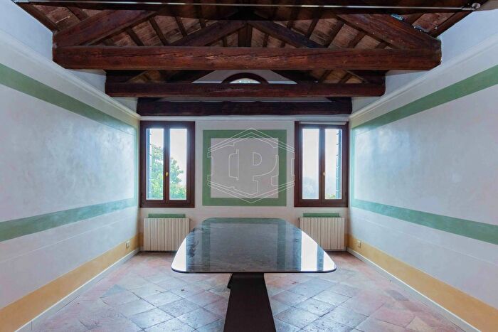 Appartamento trilocale in affitto in Via Pioghella, Fiesso DArtico