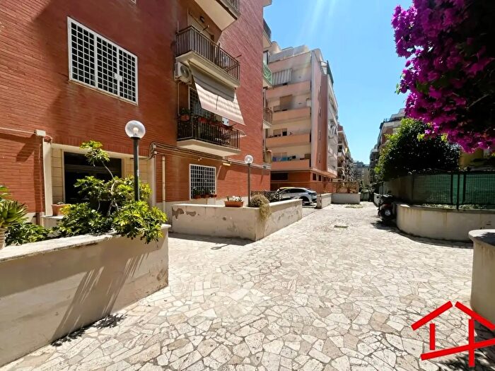 Appartamento quadrilocale in vendita in Via delle Triremi, Roma