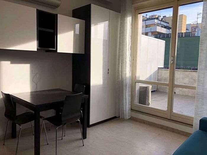 Appartamento monolocale in affitto in Via Menabrea, Farini, Milano