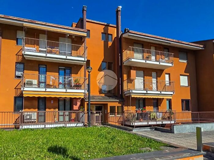 Appartamento trilocale in vendita in Via Falzarego, Garbagnate Milanese