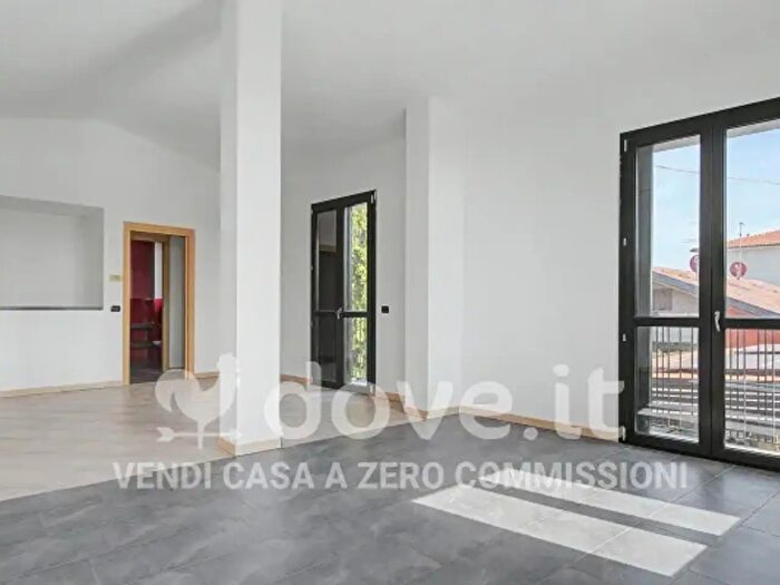 Appartamento trilocale in vendita in Via Trieste, Bonate Sopra