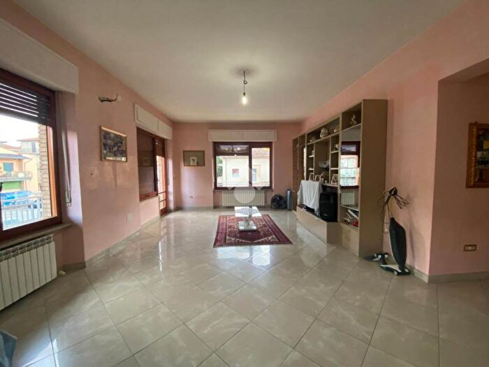 Appartamento quadrilocale in vendita in Via roma, Bastia, Bastia Umbra