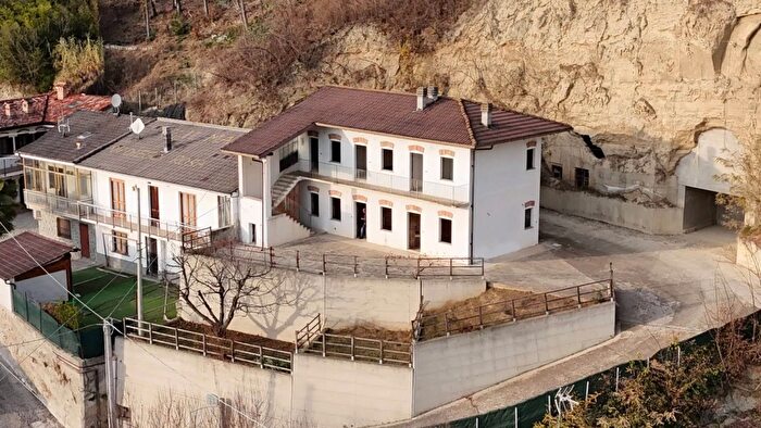 Casa con 5 locali in vendita in Via Valeirole Corneliano dAlba, Corneliano DAlba