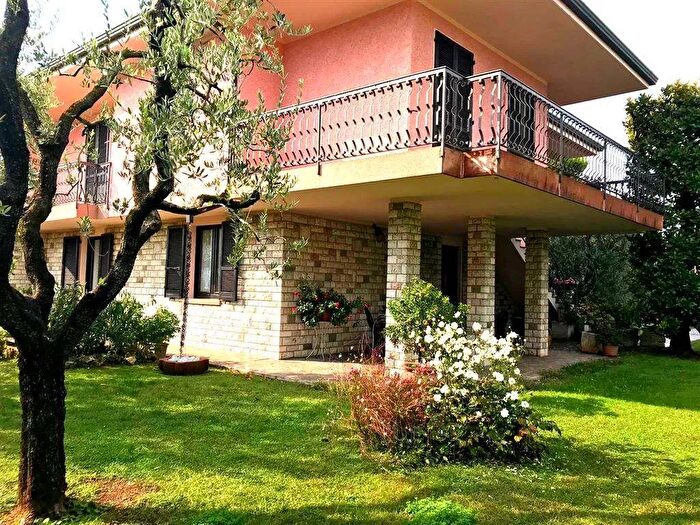 Casa con 7 locali in vendita in Puegnago sul Garda, Puegnago Sul Garda