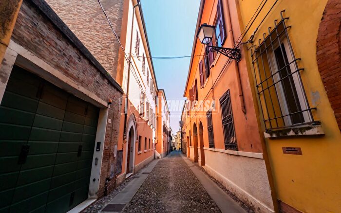 Appartamento trilocale in vendita in Via della Vittoria, Ferrara