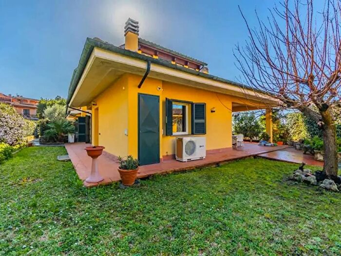 Casa con 7 locali in vendita in Via dell'Ariete, Guidonia Montecelio