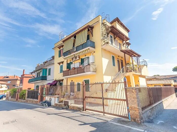 Appartamento trilocale in vendita in Piazza Palmiro Togliatti, Marino