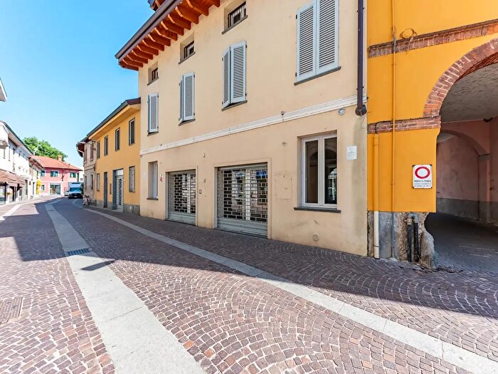 Appartamento trilocale in vendita in Piazza Angelo Borroni, Lainate