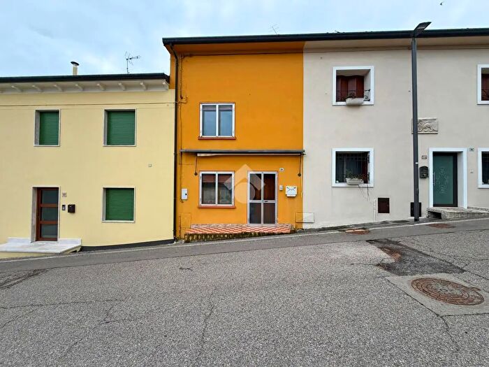 Casa con 5 locali in vendita in Via G Mameli, Colognola Ai Colli