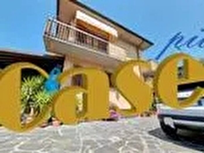 Casa con 12 locali in vendita in Camaiore