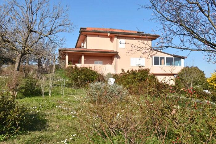 Casa con 6 locali in vendita in Via Agello, Coriano