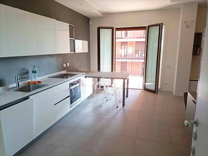 Appartamento bilocale in affitto in Via Bianca Ceva, Bisceglie, Milano