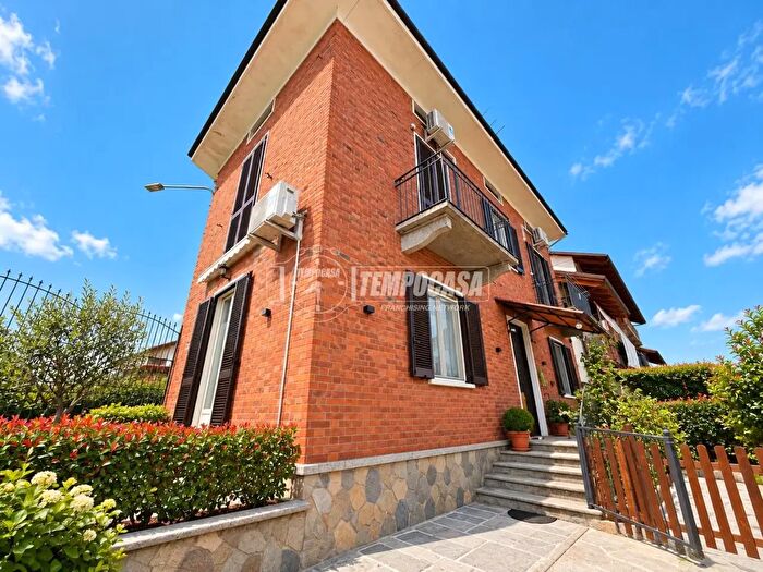 Casa quadrilocale in vendita in Via Devesi, Nole
