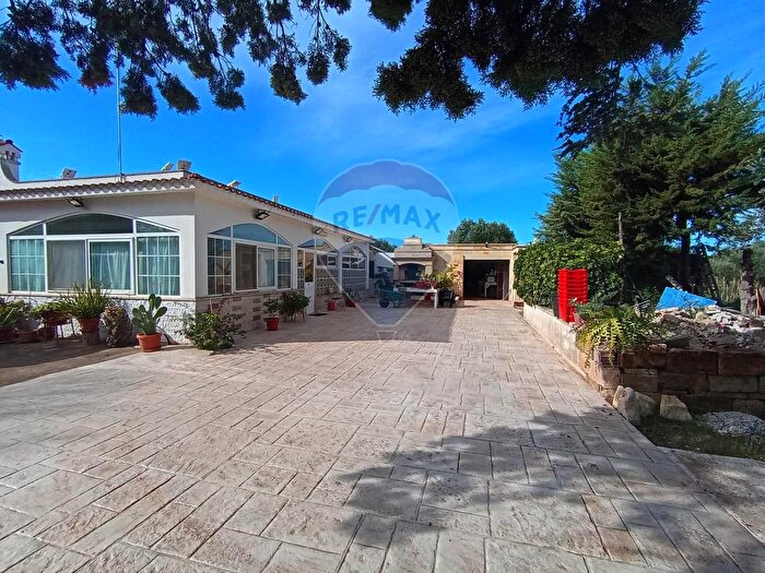 Casa con 6 locali in vendita in Carovigno