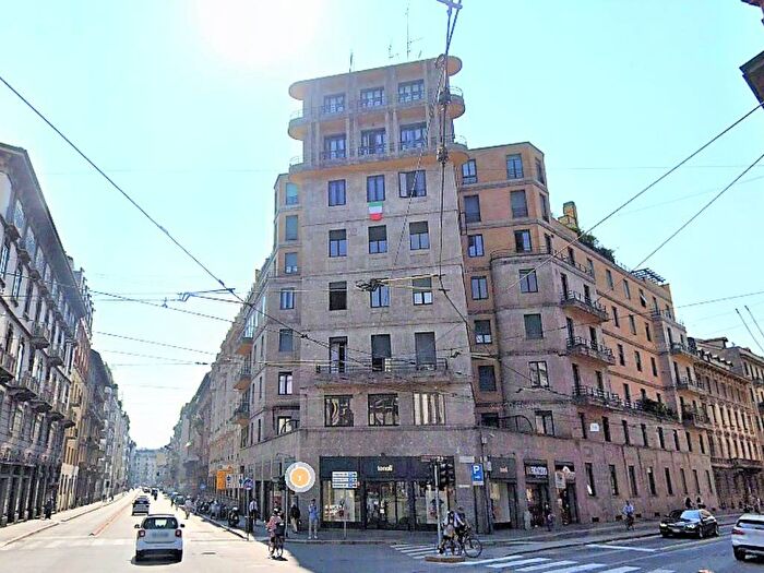 Appartamento trilocale in affitto in Via Giosuè Carducci, San Vittore, Milano