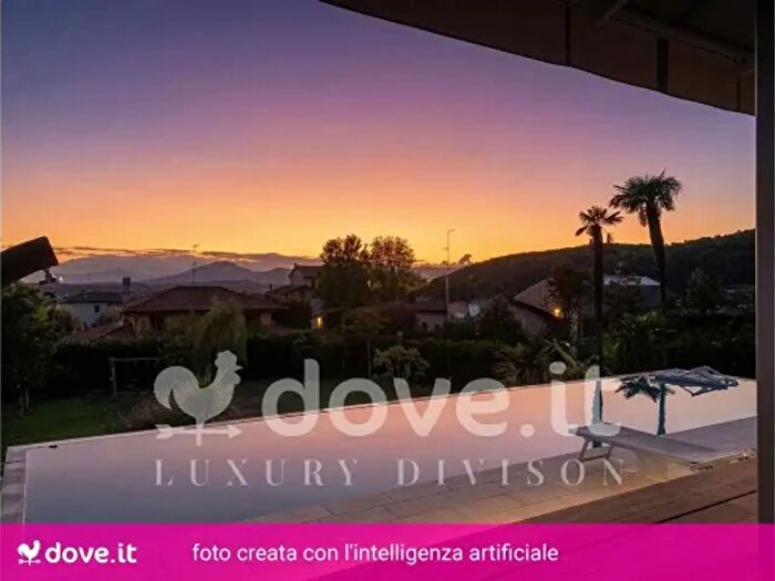 Casa con 6 locali in vendita in Via per Salvadonica Snc, Colverde