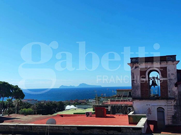 Appartamento quadrilocale in vendita in Corso Resina, Ercolano