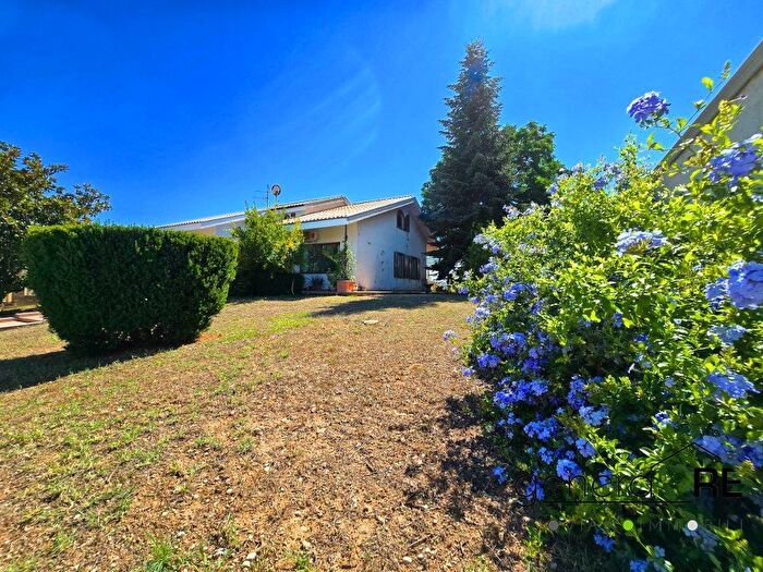 Casa con 7 locali in vendita in Citta' Sant'Angelo