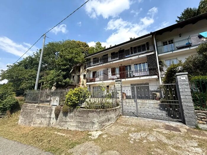 Casa con 8 locali in vendita in Strada Broglina, Bollengo