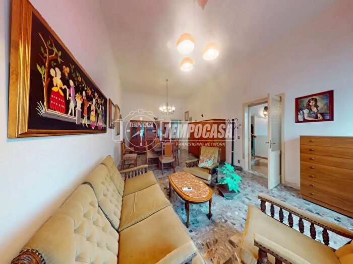 Appartamento con 5 locali in vendita in Via De Lorentis, Maglie