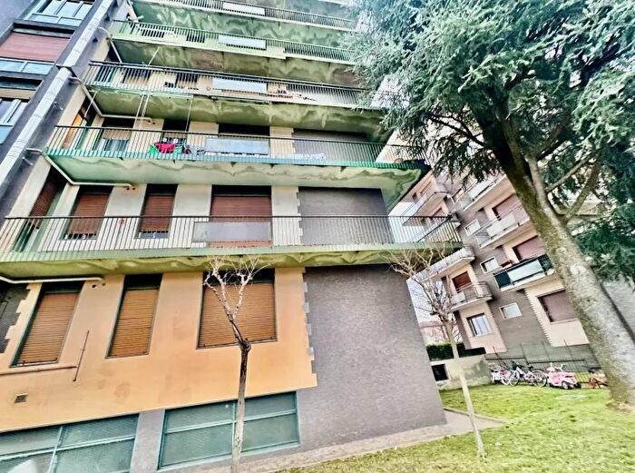 Appartamento trilocale in vendita in Via Adua Vedano Olona Va Italia, Vedano Olona