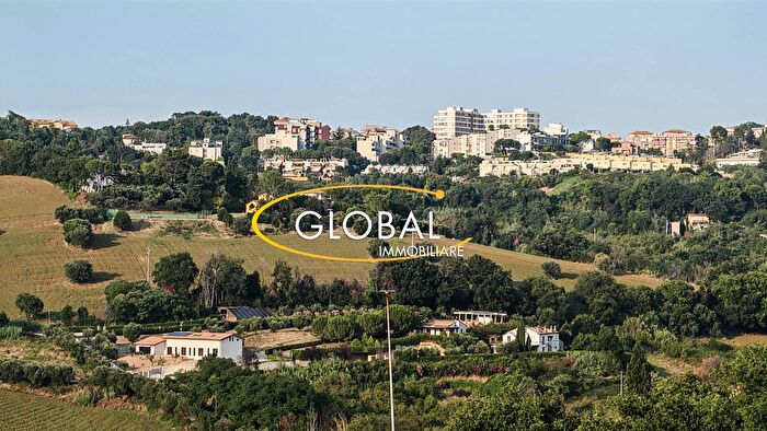 Appartamento quadrilocale in vendita in Via Giovanni Pichi Tancredi, Ancona