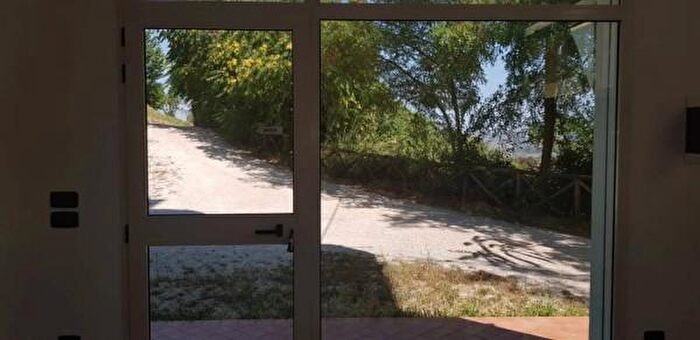 Appartamento con 6 locali in vendita in Via Padre Carlo Orazi Castorano, Castorano