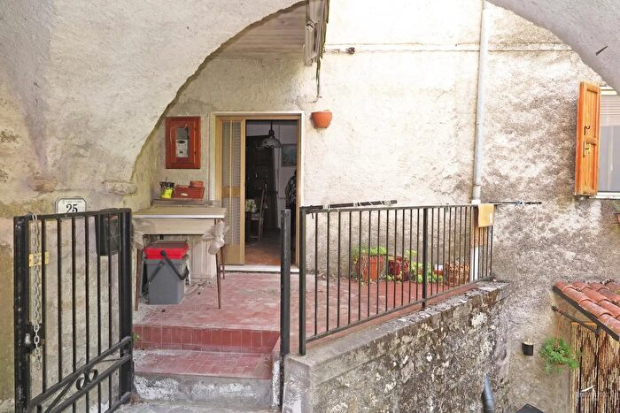 Casa quadrilocale in vendita in Fivizzano