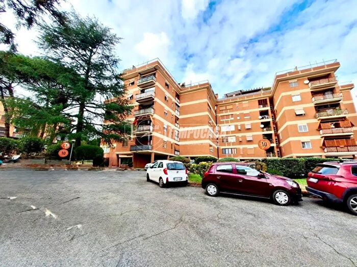 Appartamento trilocale in vendita in Roma