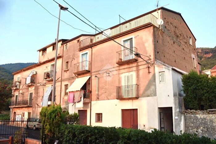 Appartamento trilocale in vendita in Via S Salvatore, Paola