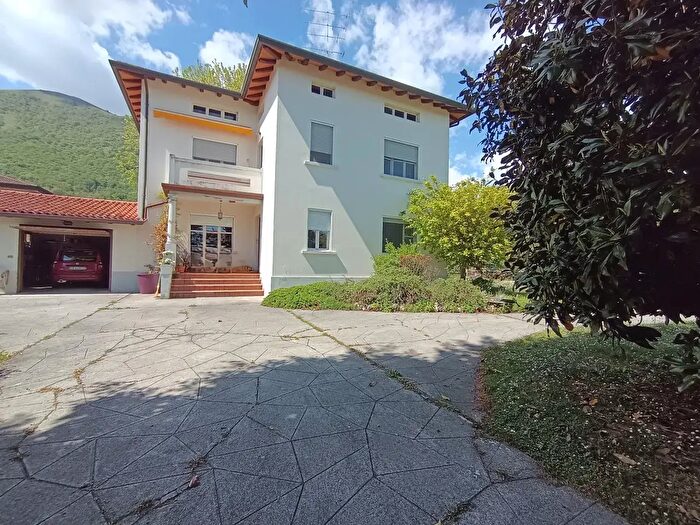 Casa quadrilocale in vendita in Via Giais, Montereale Valcellina