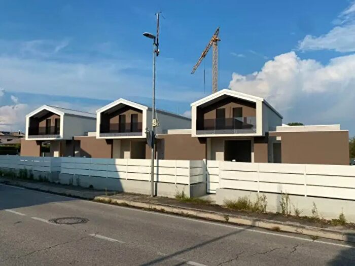 Casa quadrilocale in vendita in Via Roma, Camponogara