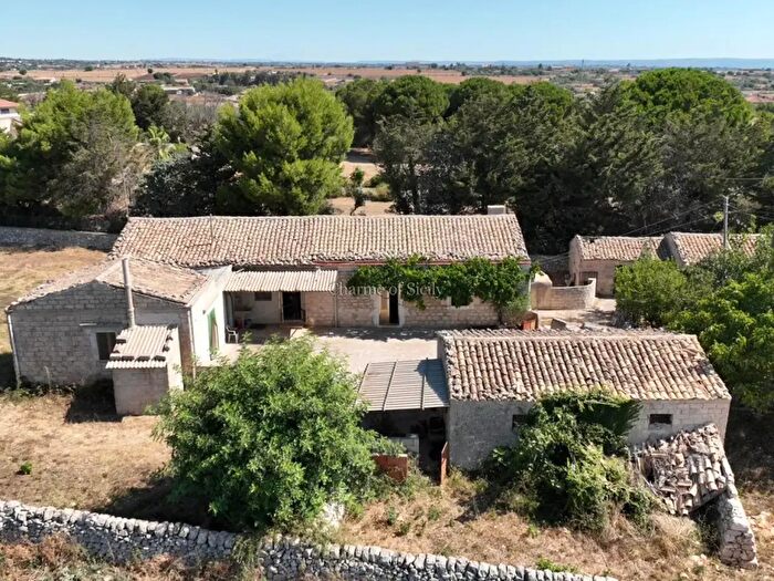 Casa quadrilocale in vendita in Cda Michelica Musebbi, Modica