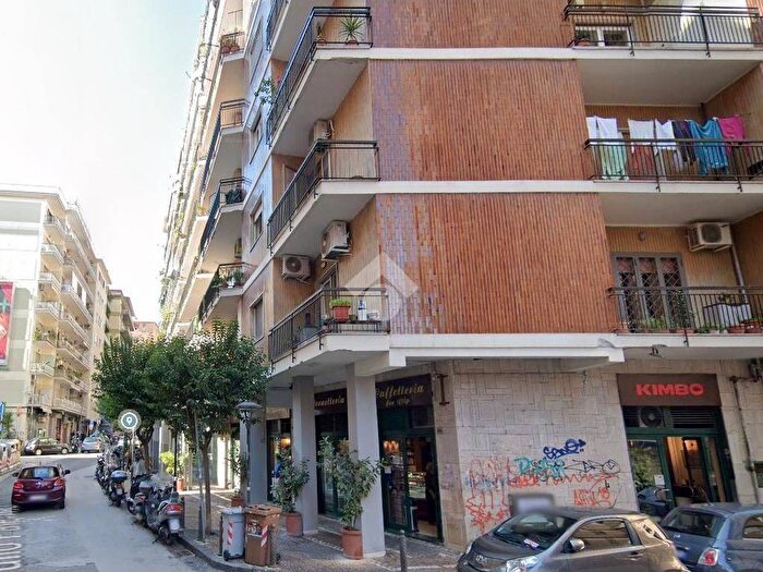 Appartamento con 5 locali in affitto in Via giulio palermo, Rione Alto, Napoli