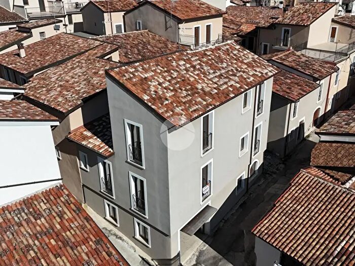 Appartamento trilocale in vendita in Casa Indipendente Via Corso, LAquila