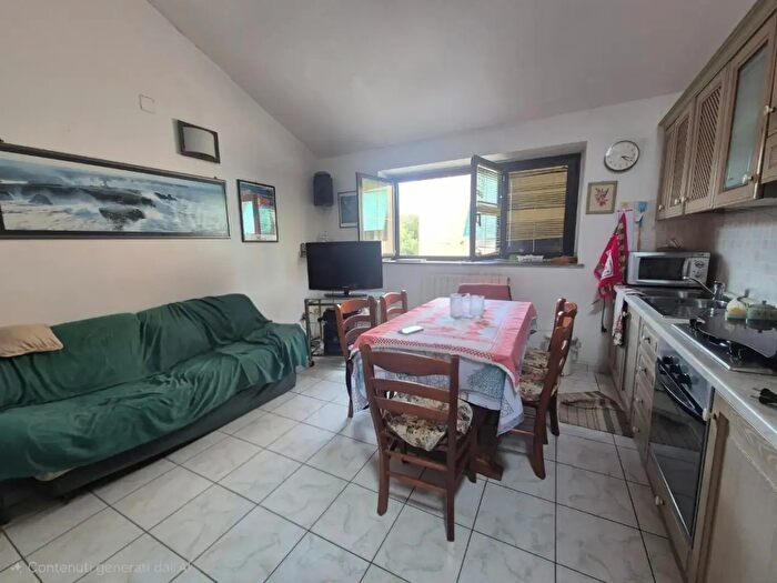 Appartamento trilocale in vendita in Campiglia Marittima