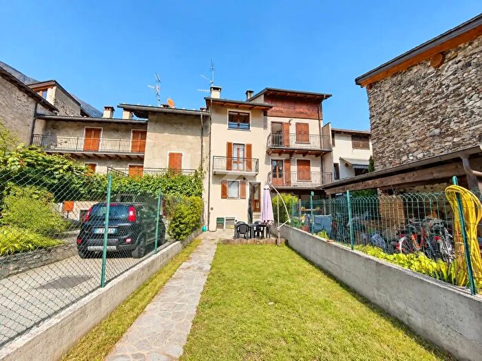 Casa quadrilocale in vendita in Via Angelo Pergola, Tirano