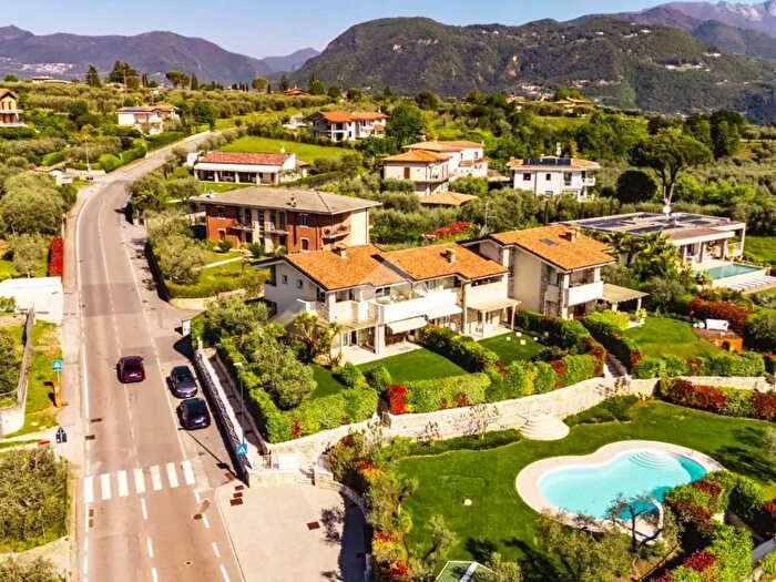 Appartamento quadrilocale in vendita in Via Zublino, San Felice Del Benaco