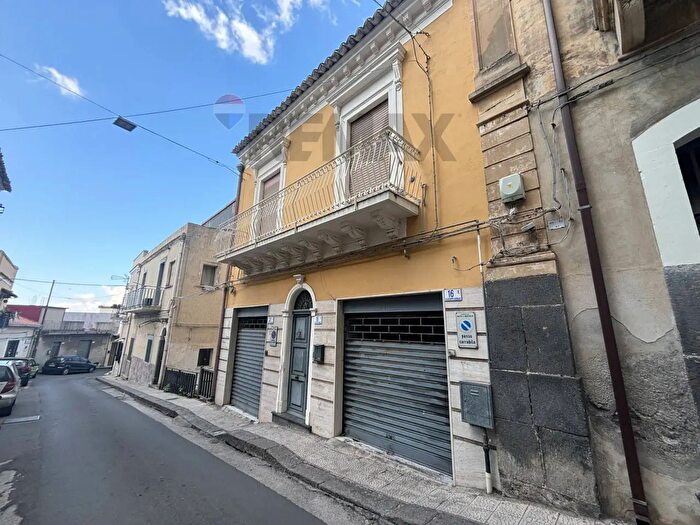 Appartamento trilocale in affitto in Motta Sant'Anastasia