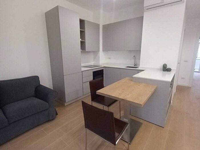 Appartamento trilocale in affitto in Via Angelo Rizzoli, Crescenzago, Milano