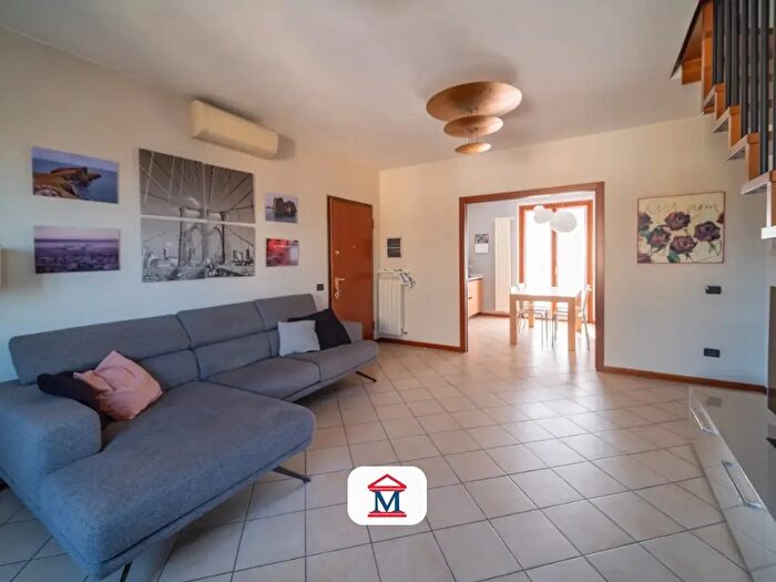 Appartamento quadrilocale in vendita in Via Carso, Azzano San Paolo