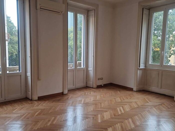 Appartamento trilocale in affitto in Via Spartaco, Montenero, Milano