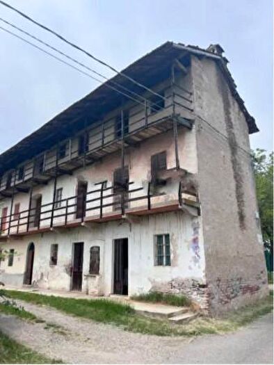 Appartamento con 6 locali in vendita in Via San Pietro, Cureggio