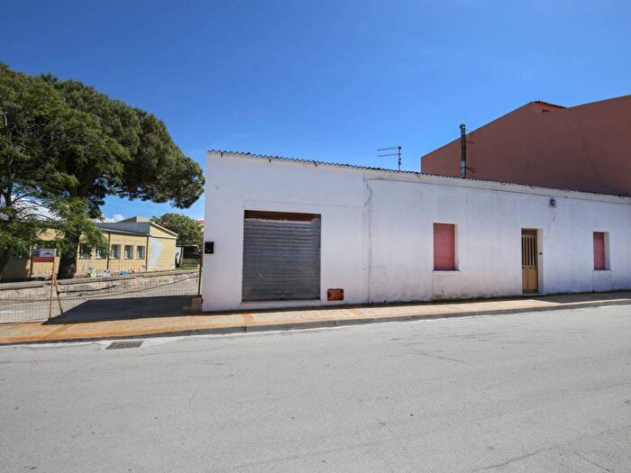 Casa con 6 locali in vendita in Via Alessandro Volta, Codaruina, Valledoria
